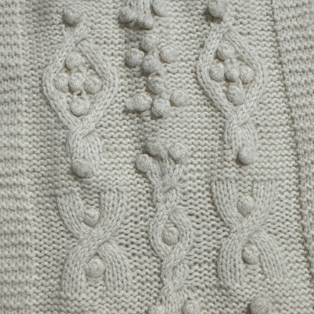 Geneva Cashmere Scarf with Cable Pattern - Picture 4 of 7